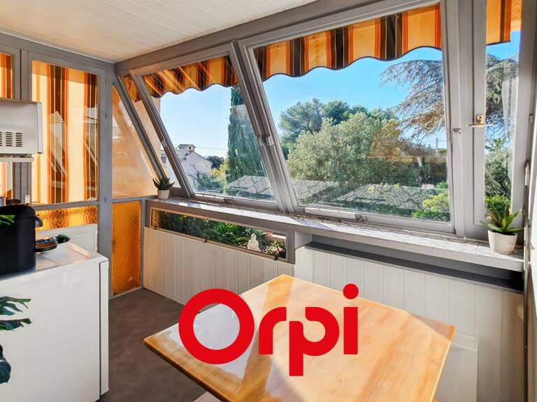 Beau T2 meublé avec grande véranda dans copropriété sécurisée avec piscine dans le Quartier de l'Escourche à Bandol — photo 1