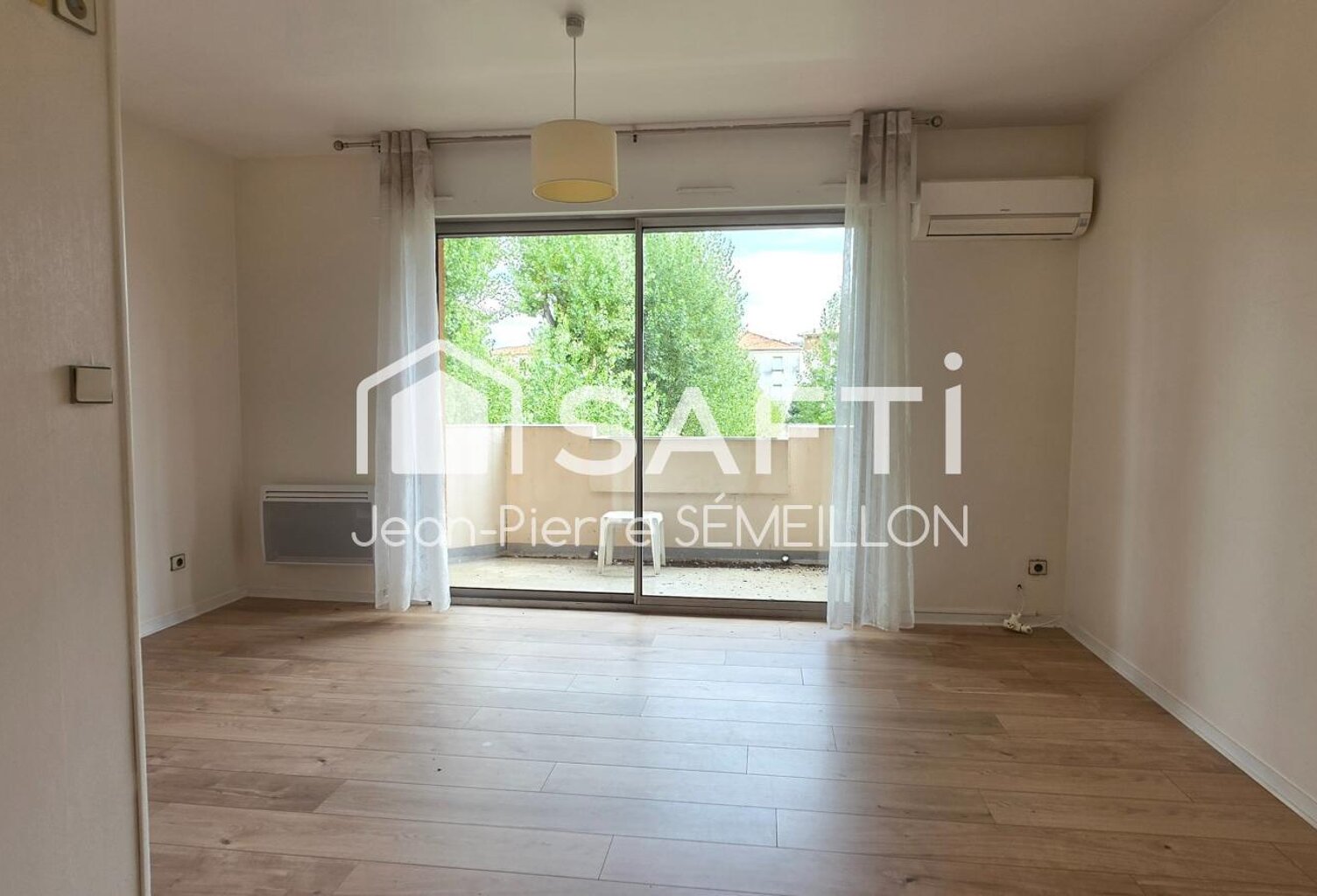 Studio lumineux, climatisation, terrasse, parking — photo 1
