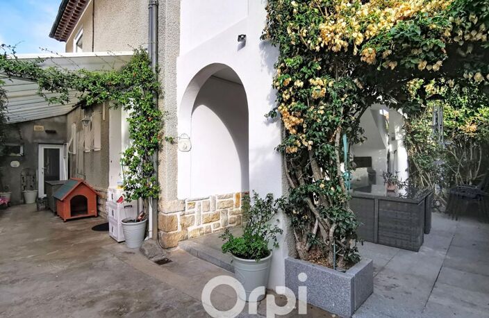 À Vendre Maison indépendante rénovée – 3 logements – Garage, piscine et stationnements – Toulon Ouest les Routes — photo 3