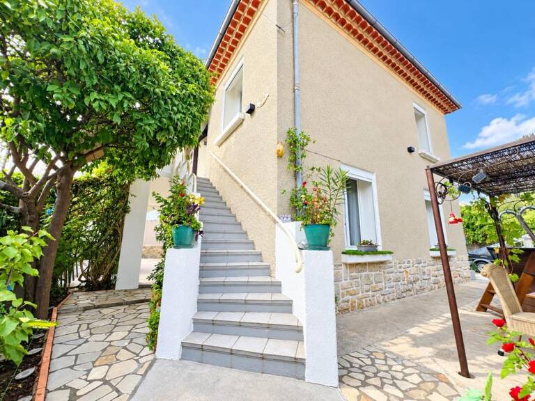 À Vendre Maison indépendante rénovée – 3 logements – Garage, piscine et stationnements – Toulon Ouest les Routes — photo 1