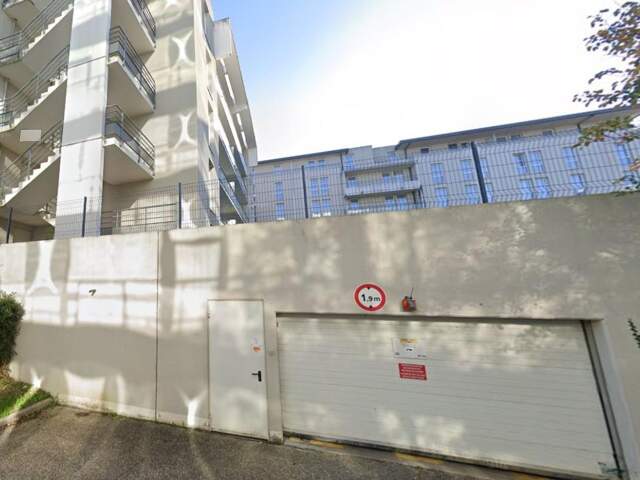 Parking À Louer — photo du bien