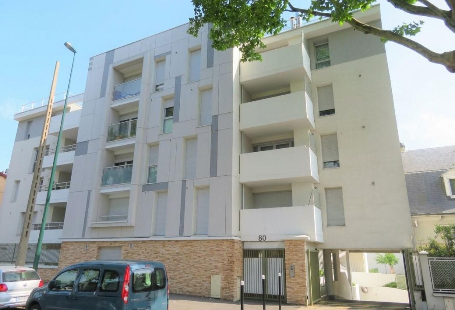 ÉPINAY-SUR-SEINE – APPARTEMENT 3 PIÈCES AVEC BALCON ET PARKING — photo 1