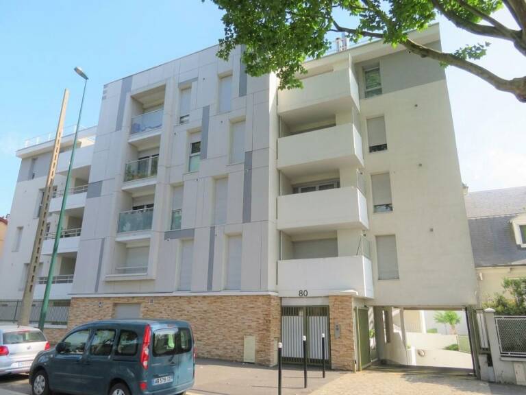 ÉPINAY-SUR-SEINE – APPARTEMENT 3 PIÈCES AVEC BALCON ET PARKING — photo 1