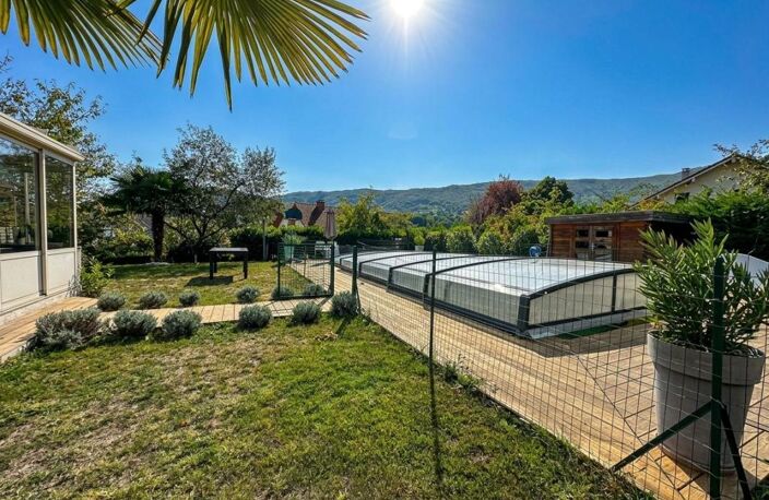 A VENDRE - VALLIERES SUR FIER (74150) - Maison familiale avec piscine, jardin et double garage — photo 2