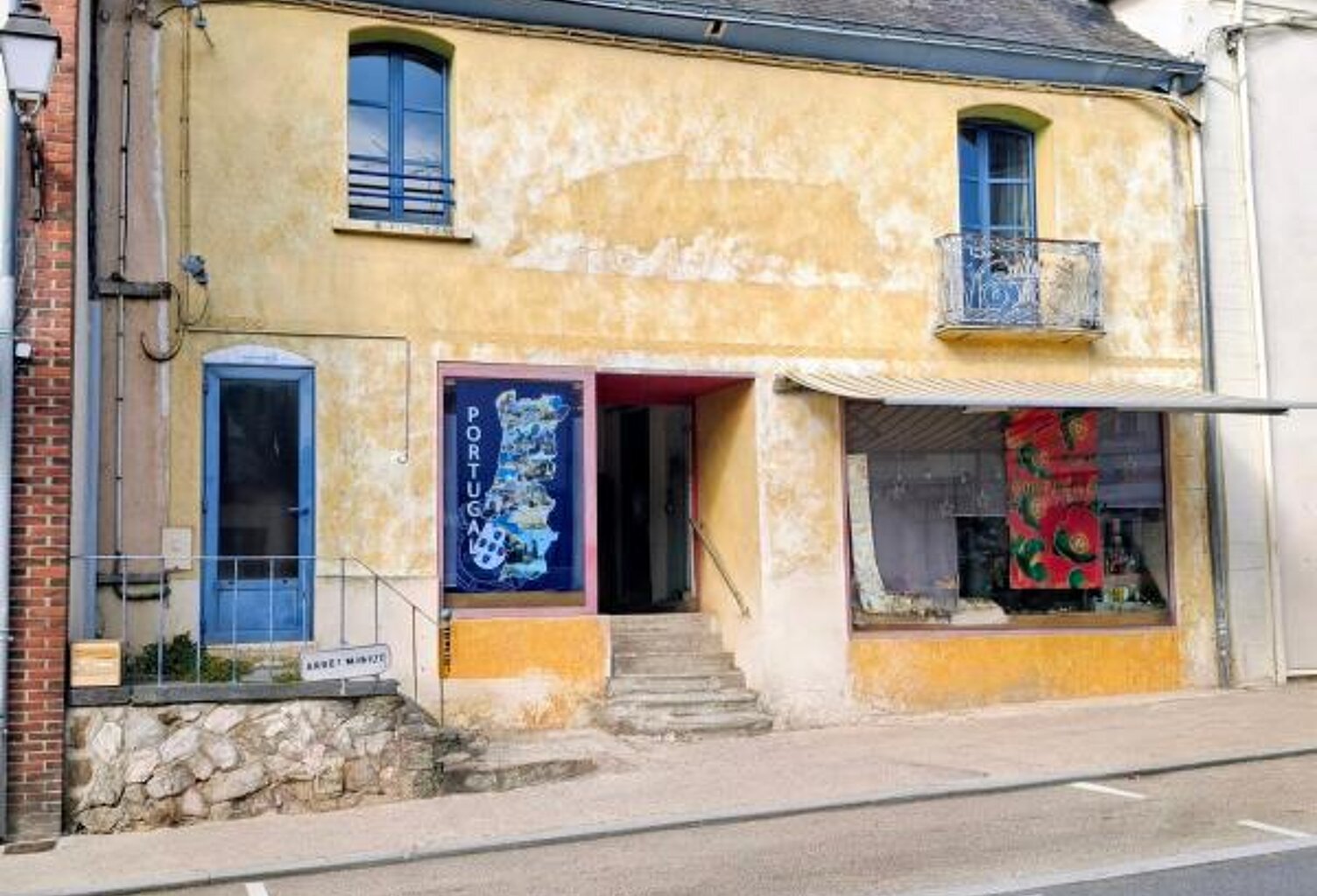 Immeuble de rapport : local + appartement en duplex — photo 1