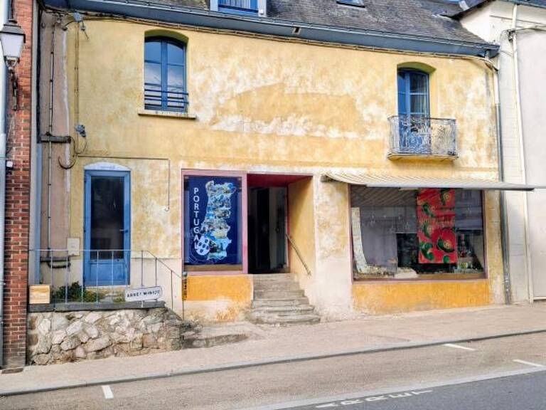 Immeuble de rapport : local + appartement en duplex — photo 1