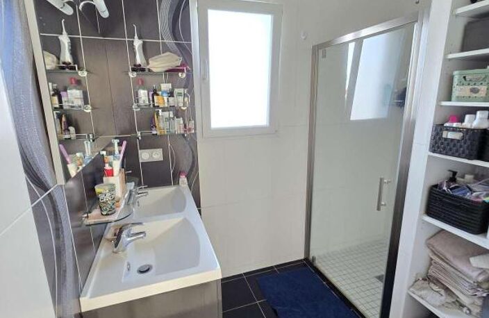 En impasse, plain-pied, 3 chambres, jardin — photo 3