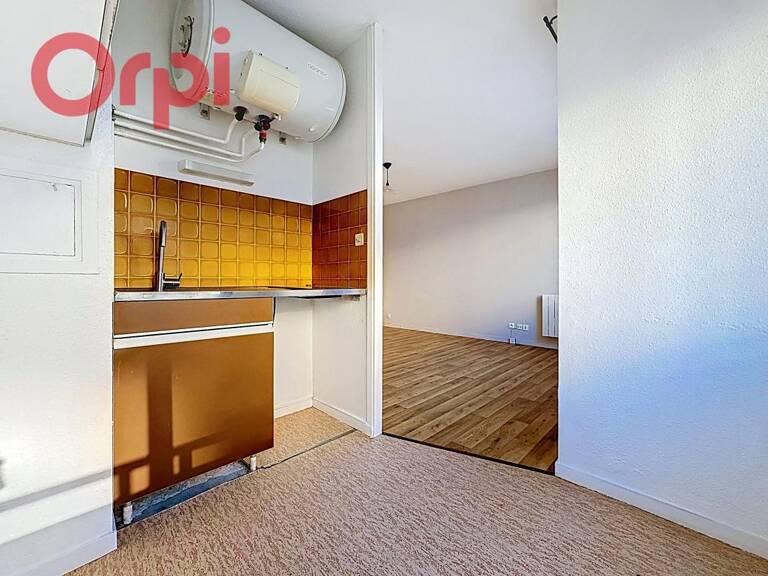 CLERMONT FERRAND, La rotonde, Studio avec place de parking privative sécurisée — photo 1