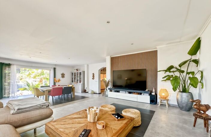 MAISON FAMILIALE DE 231 M² AVEC PISCINE, DOUBLE GARAGE ET STUDIO INDÉPENDANT — photo 4