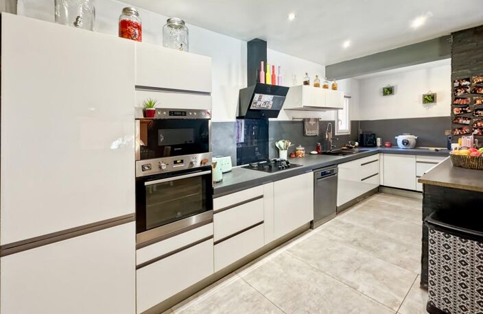 MAISON FAMILIALE DE 231 M² AVEC PISCINE, DOUBLE GARAGE ET STUDIO INDÉPENDANT — photo 5
