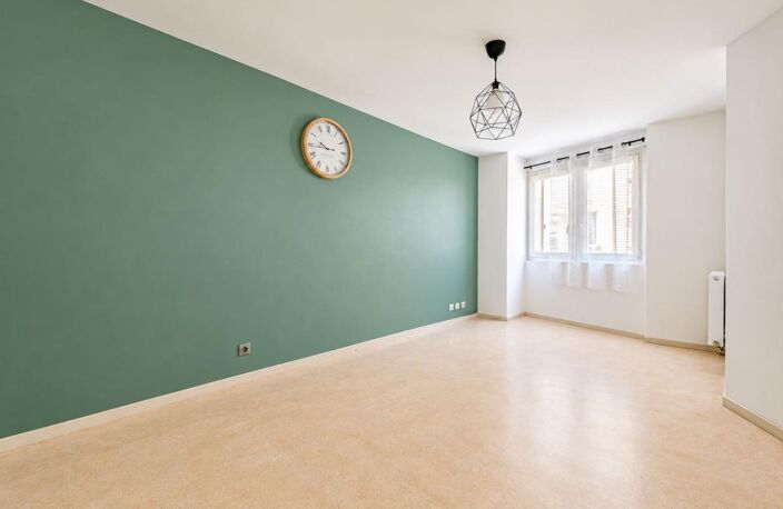 Appartement T2 À Vendre en Centre-Ville de Reims — photo 2