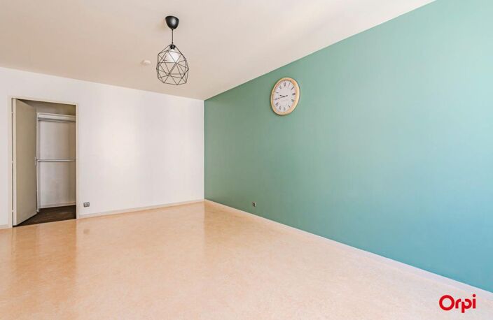 Appartement T2 À Vendre en Centre-Ville de Reims — photo 3