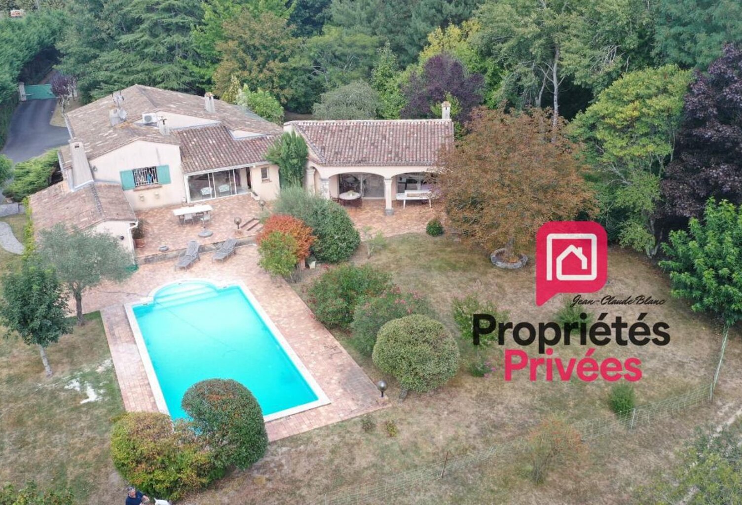 DÉCOUVREZ LE CHARME ET LES VOLUMES D'UNE MAISON D'ARCHITECTE - 300 M2 - 4 CHAMBRES   À PUGNAC DANS UN PARC ARBORÉ POUR SAVOURER LA TRANQUILITÉ — photo 1