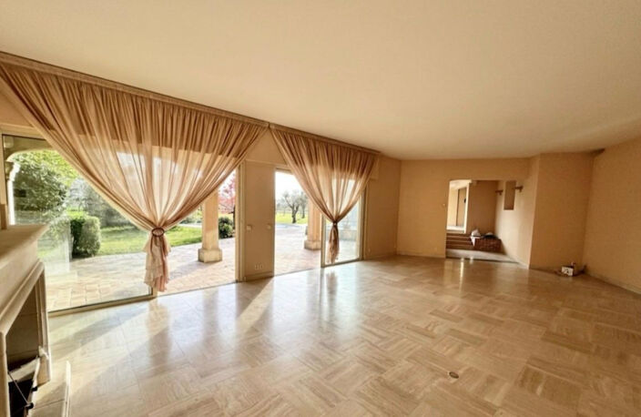 DÉCOUVREZ LE CHARME ET LES VOLUMES D'UNE MAISON D'ARCHITECTE - 300 M2 - 4 CHAMBRES   À PUGNAC DANS UN PARC ARBORÉ POUR SAVOURER LA TRANQUILITÉ — photo 3
