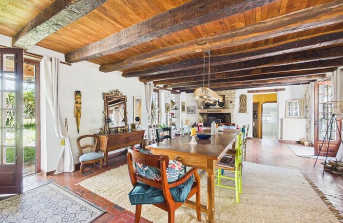 Maison de caractère de 214 m2 à Gizay , 4 chambres, grand jardin, garage, cave, mare — photo 4