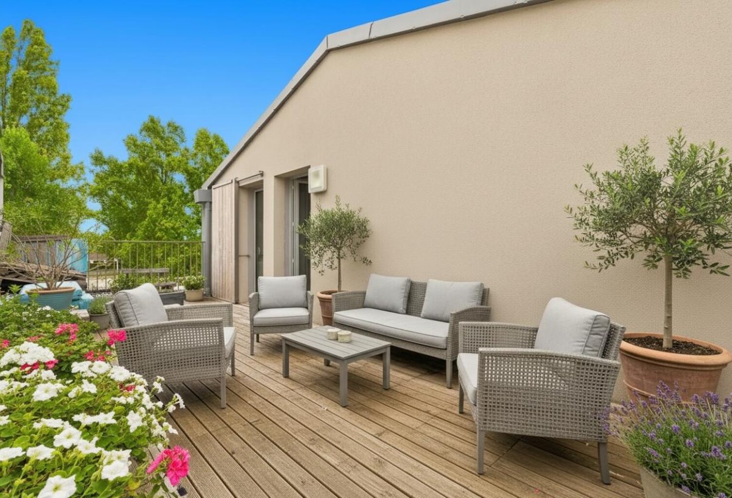 Sainte-Geneviève-des-Bois ? Duplex 3 pièces avec terrasse de 25 m² et parking en sous-sol — photo 1