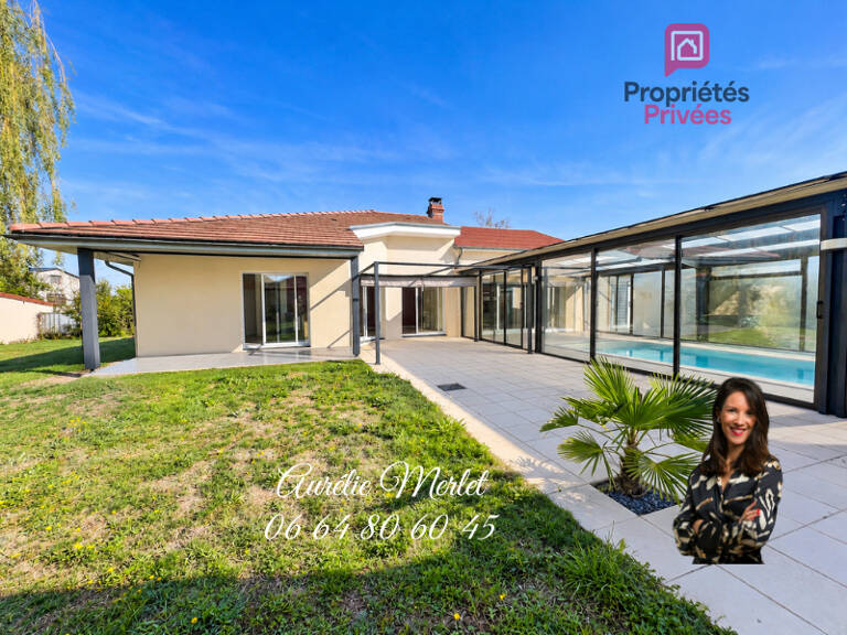 Maison avec jardin et piscine — photo 1