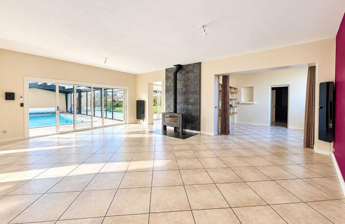 Maison avec jardin et piscine — photo 4