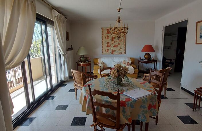 30. GARD. NIMES. Appartement traversant climatisé de 106 m² avec terrasse dans résidence sécurisée — photo 2