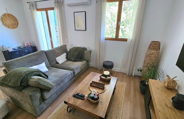 Maison mitoyenne totalement rénovée avec jardinet — photo 2
