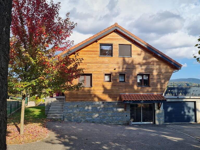 Saint Genest Malifaux 42660 Chalet 200m² habitables 3 possible 4 chambres, garage sur 1000m² de terrain avec piscine et bain nordique — photo 1