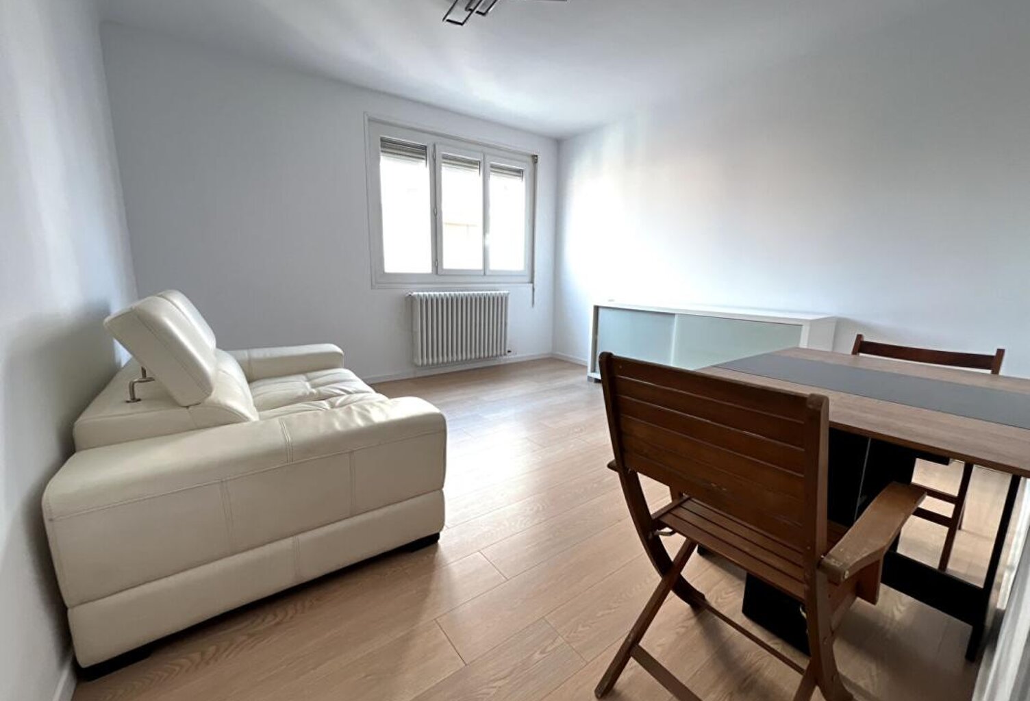 Charmant appartement T3 entièrement rénové de 64 m² au 1 er étage sans ascenseur d'une petite copropriété — photo 1