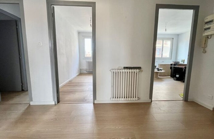 Charmant appartement T3 entièrement rénové de 64 m² au 1 er étage sans ascenseur d'une petite copropriété — photo 4