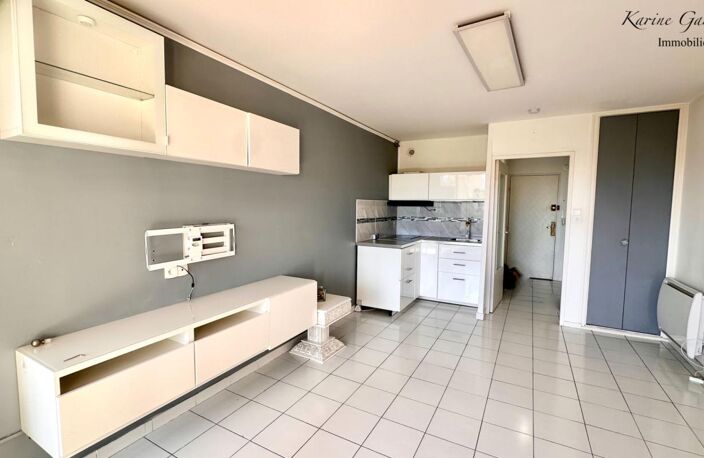 BANDOL - PROXIMITE CENTRE VILLE ET COMMERCES - STUDIO 24 M² - PARKING PRIVATIF — photo 2