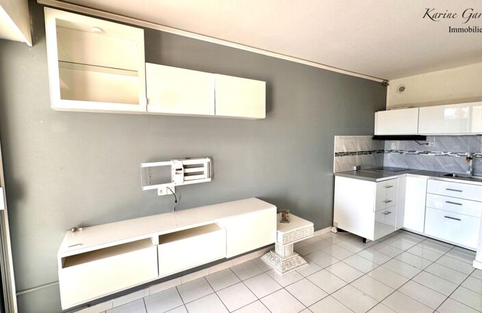 BANDOL - PROXIMITE CENTRE VILLE ET COMMERCES - STUDIO 24 M² - PARKING PRIVATIF — photo 4