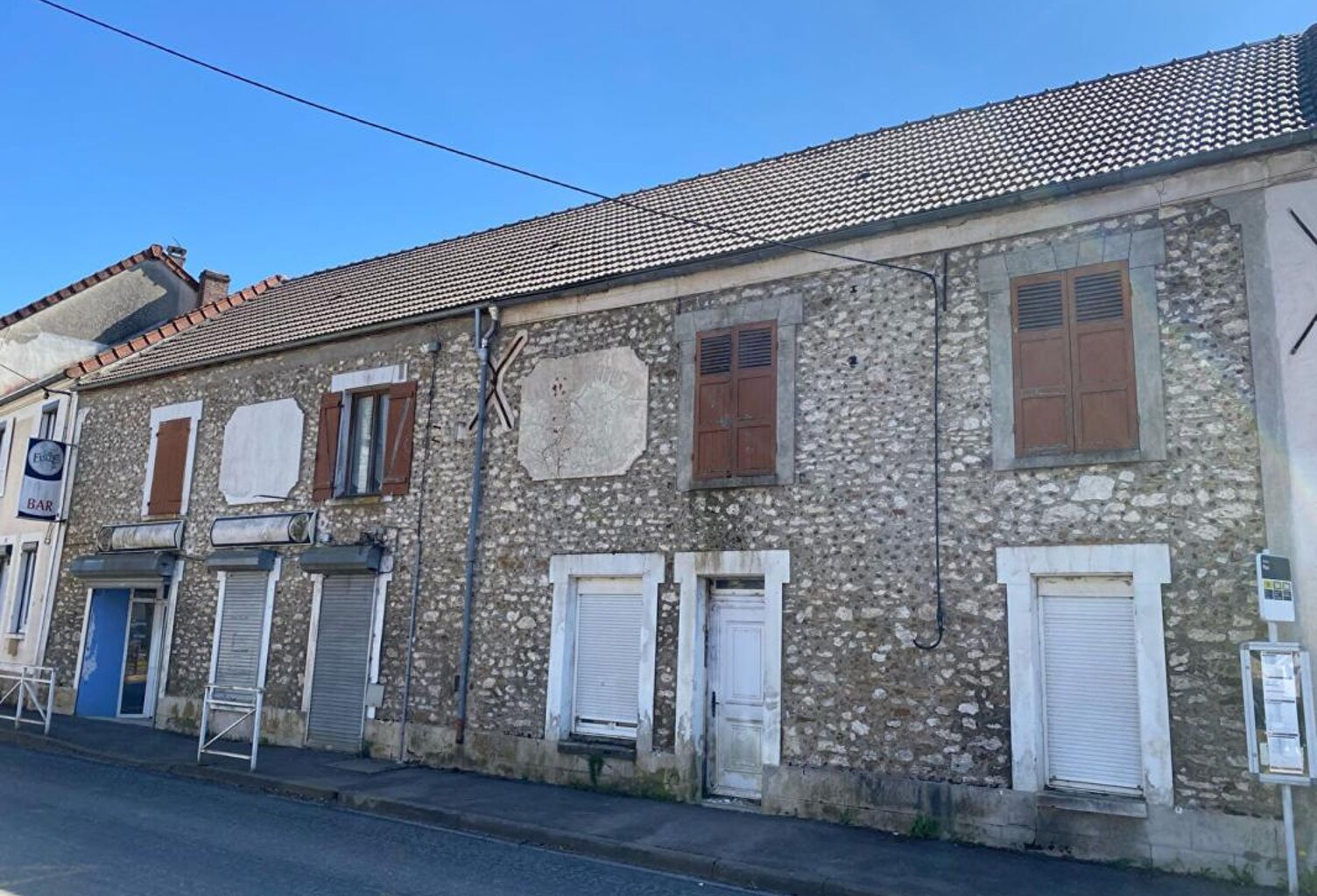 Bâtisse/Maison de village en pierre — photo 1
