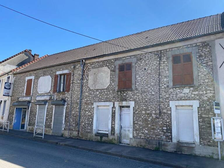 Bâtisse/Maison de village en pierre — photo 1