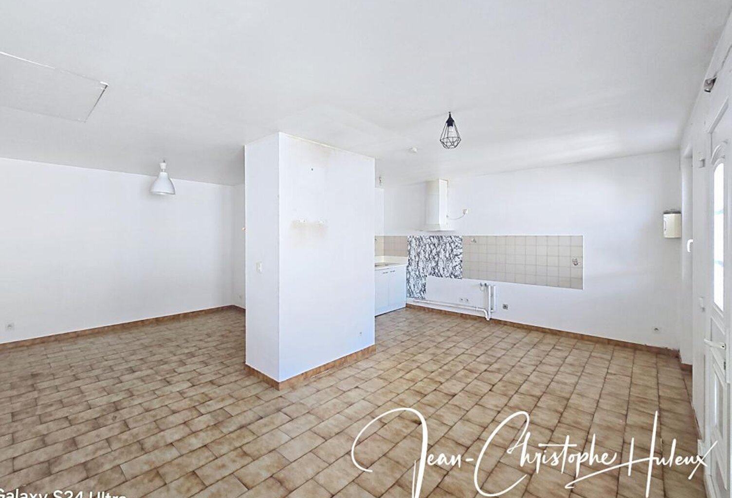 30000  NIMES - studio 37 m2 + 17 m2 aménagement combles possible — photo 1