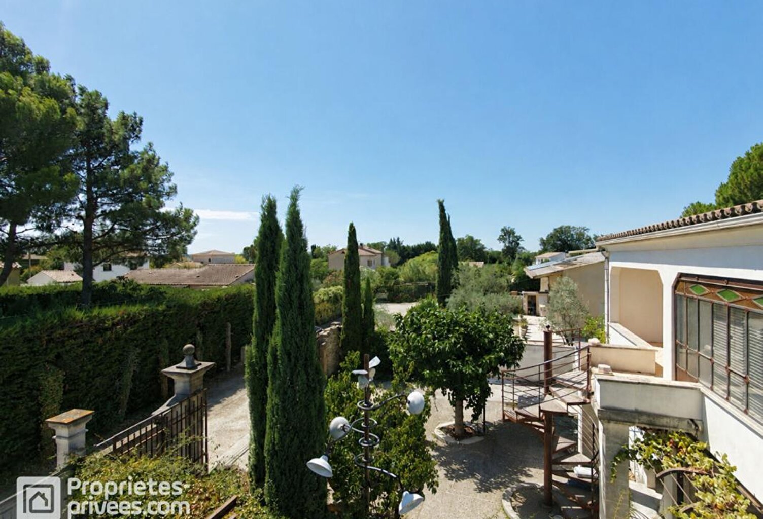 Ensemble immobilier : Maison de rapport et Terrain constructible - Potentiel locatif proche de 10% - LE PONTET — photo 1