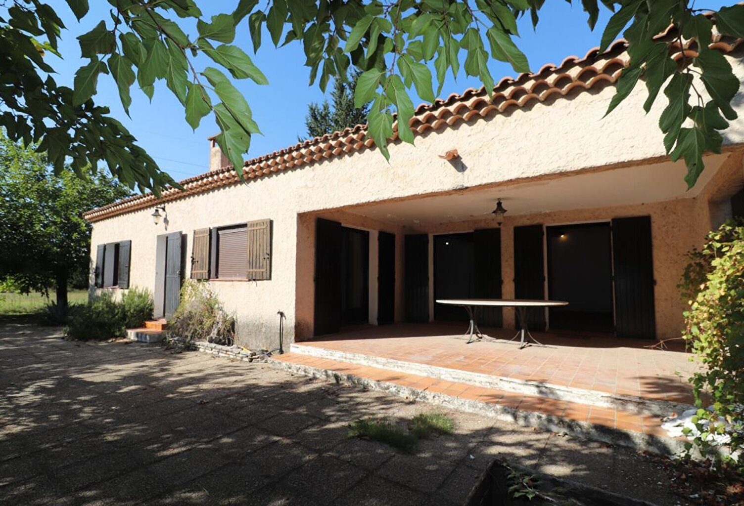 ARLES  Quartier Gimeaux  Maison de  200 m² sur 8 000 m² de terrain — photo 1