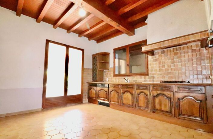 ARLES  Quartier Gimeaux  Maison de  200 m² sur 8 000 m² de terrain — photo 3