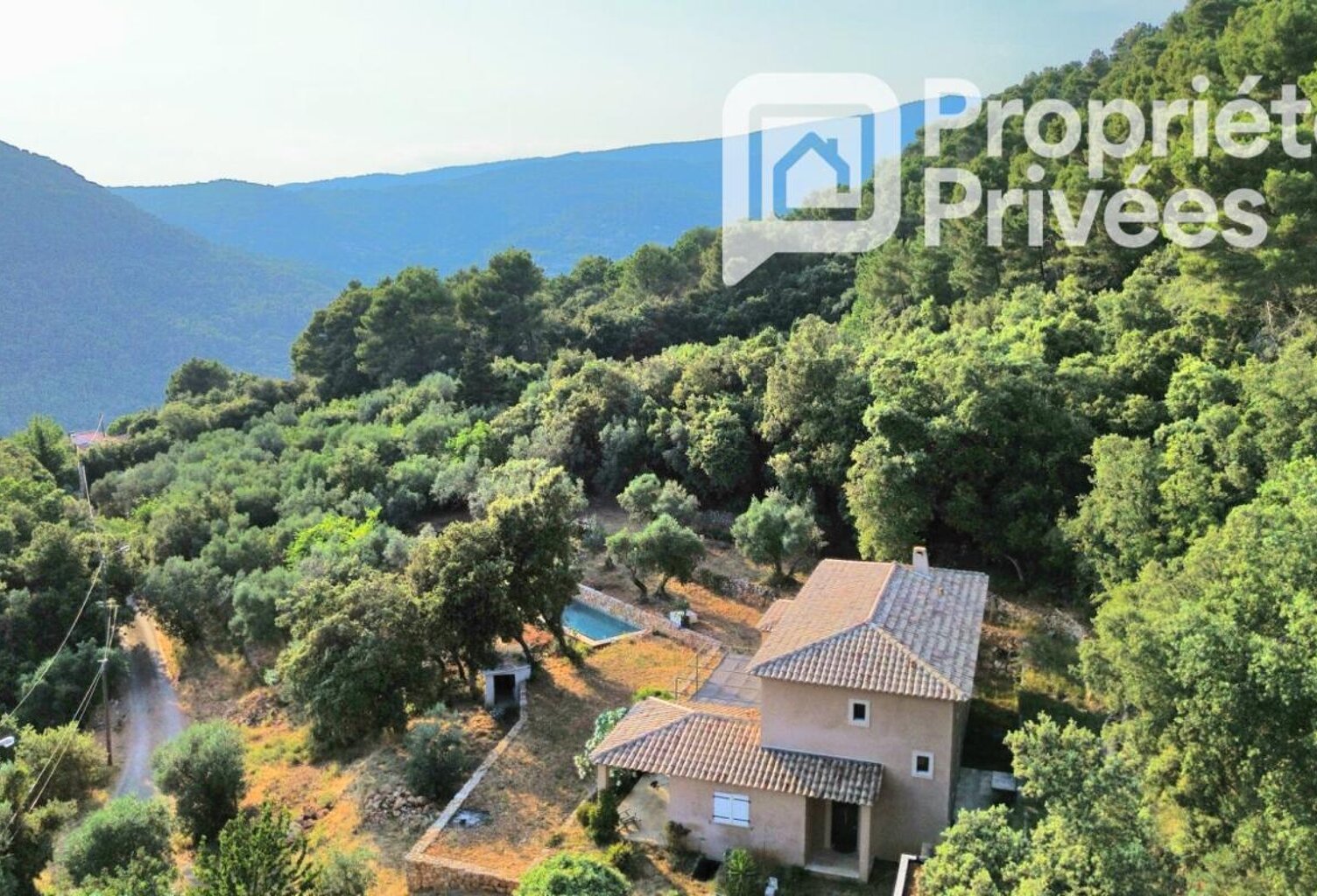 Claviers , Var . Villa contemporaine avec vue dégagée, piscine et terrain de 5800 m² — photo 1