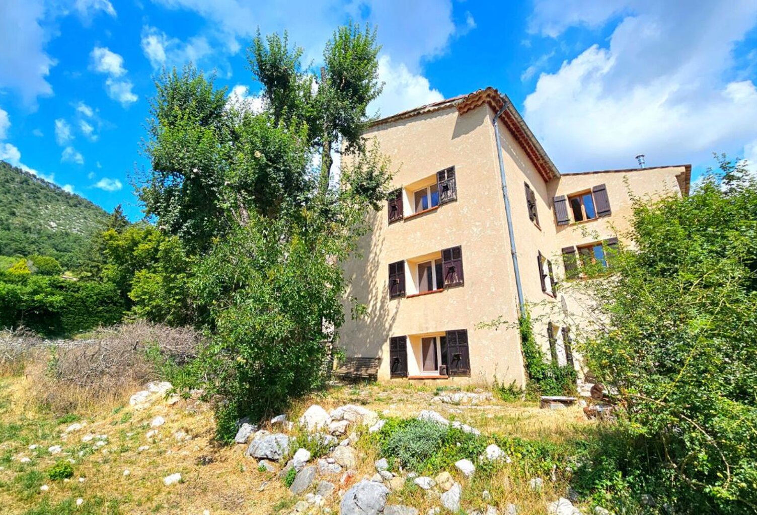 Maison de caractère rénovée avec goût . Vue panoramique .  Bargème (Var) — photo 1