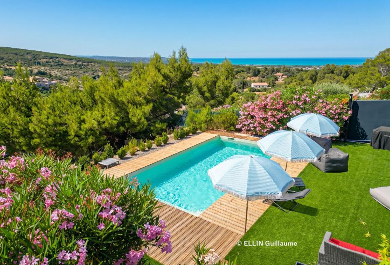 Grande maison vue mer et montagne — photo 1