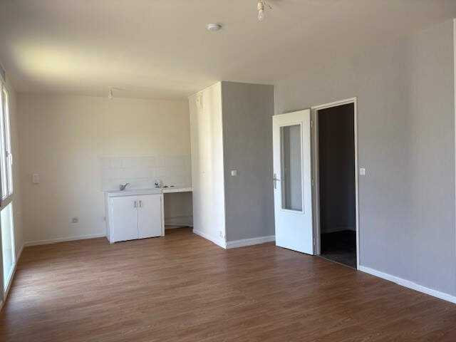 Leasing Appartement 2  pièces 50 m² La Châtre — photo du bien