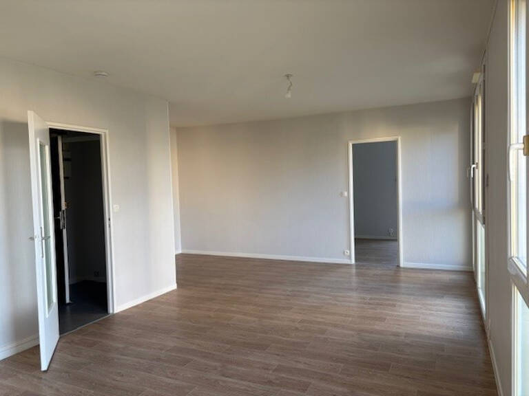 Leasing Appartement 2  pièces 50 m² La Châtre — photo 1