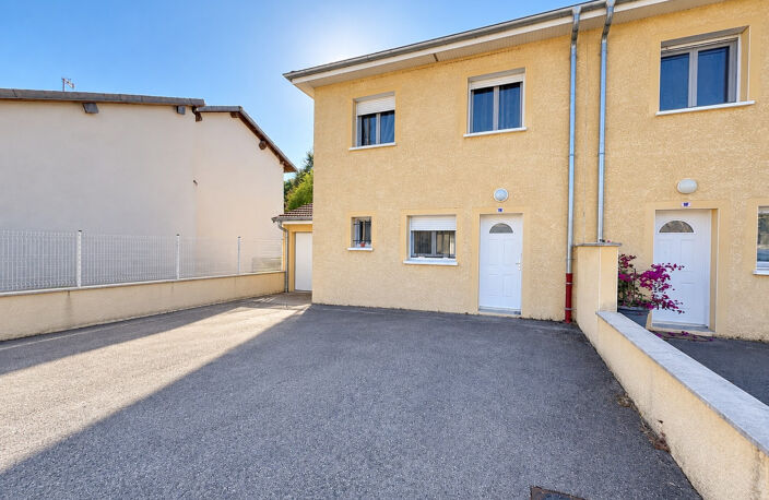 01150 BLYES   Maison 3 chambres, jardin et garage   DPE B — photo 2