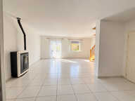 01150 BLYES   Maison 3 chambres, jardin et garage   DPE B — photo 3