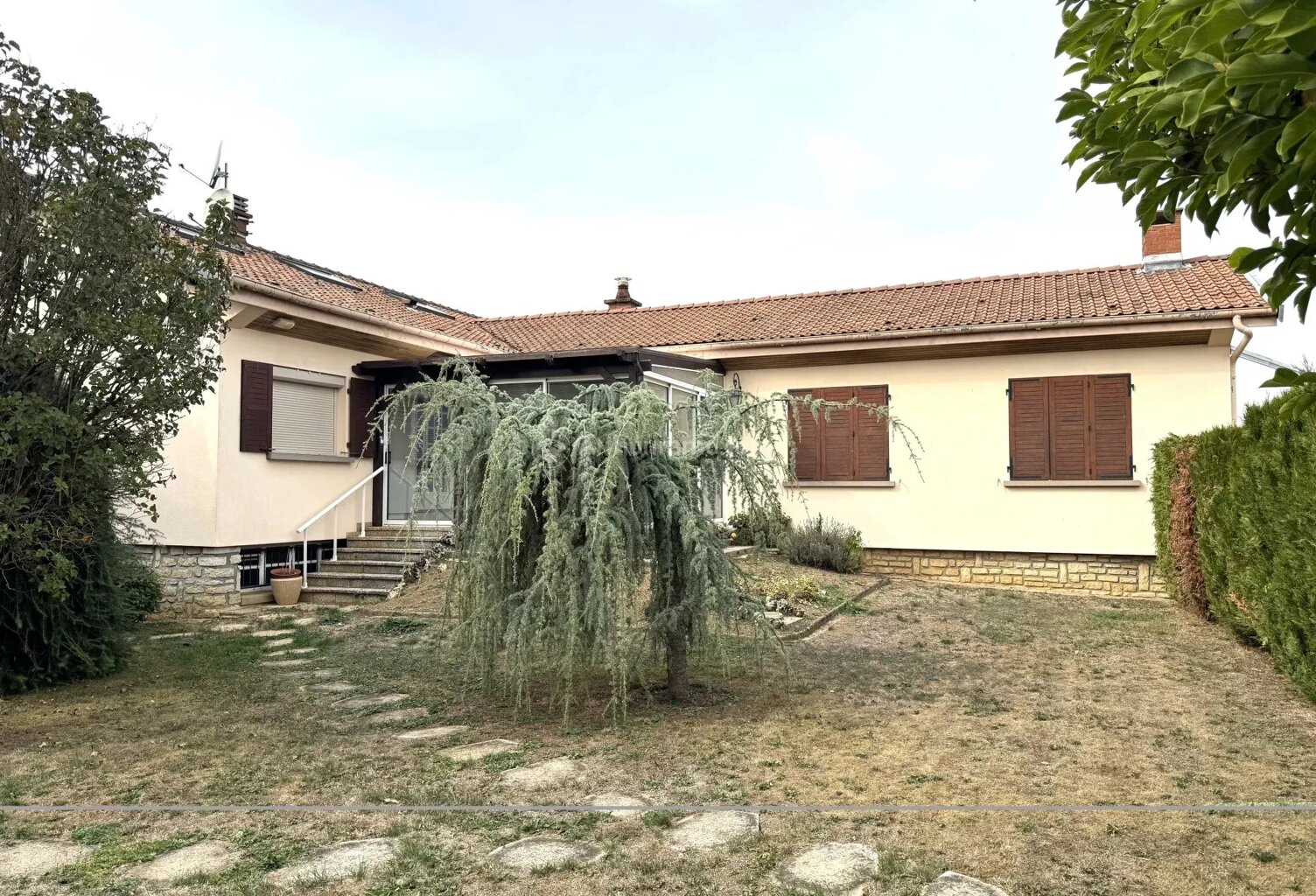 MANOIS – Grande maison de 242 m², 5 chambres, terrain arboré de 973 m² – DPE C — photo 1