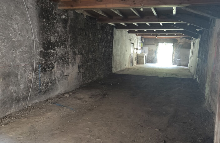 CENON - Maison a rénover entièrement avec jardinet de 100 M2 — photo 2