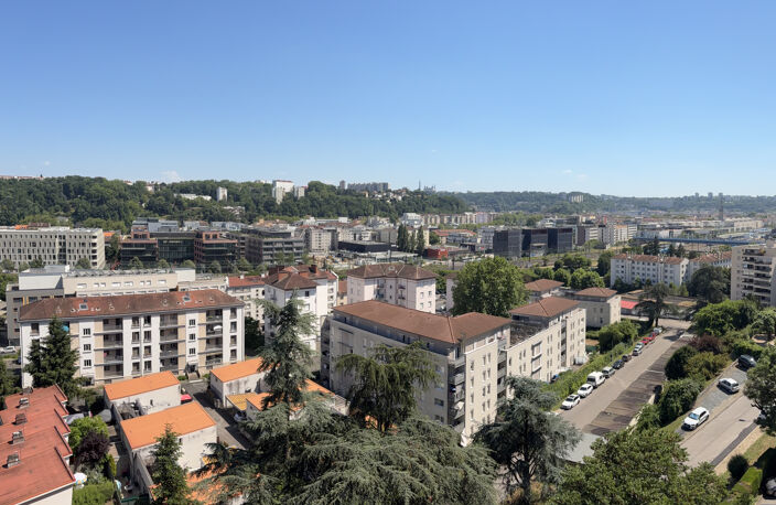 GARE DE VAISE VUE PANORAMIQUE APPARTEMENT TYPE 4 3 CHAMBRES — photo 2