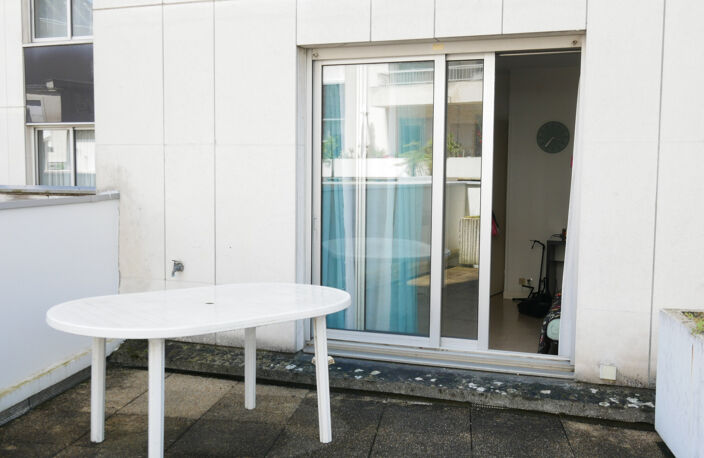 STUDIO AVEC TERRASSE PLACE DE LA VISITATION — photo 4