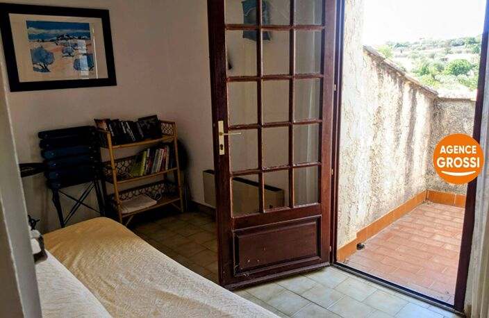 AUPS, charmant appartement en duplex avec terrasse. — photo 2