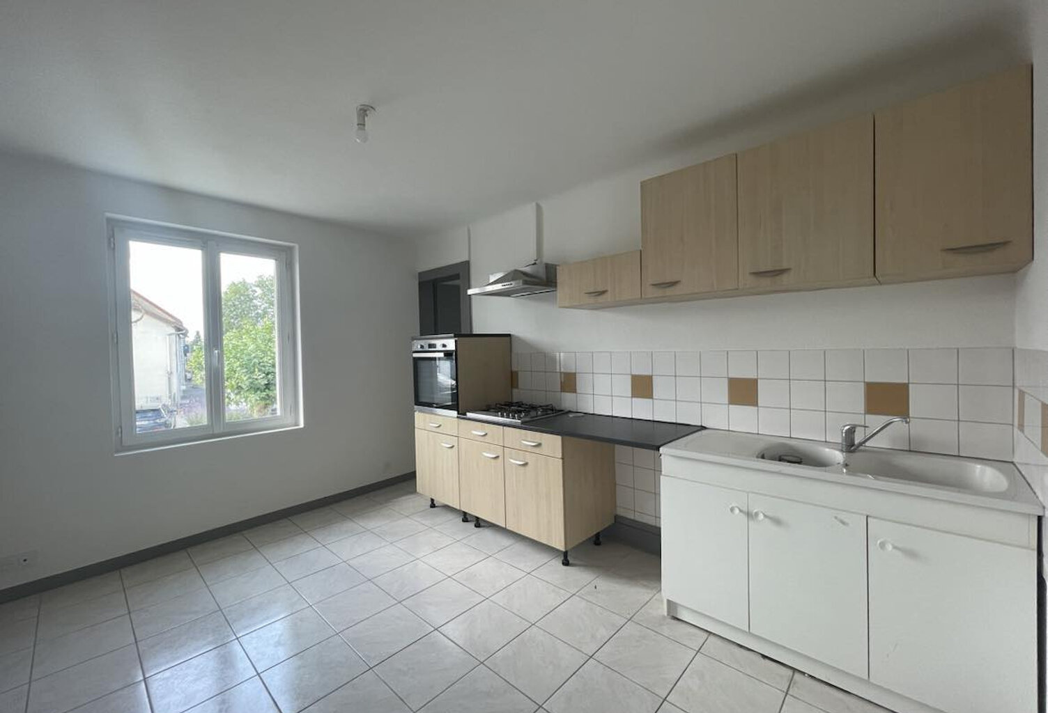 APPARTEMENT RENOVE PROCHE DU CENTRE — photo 1