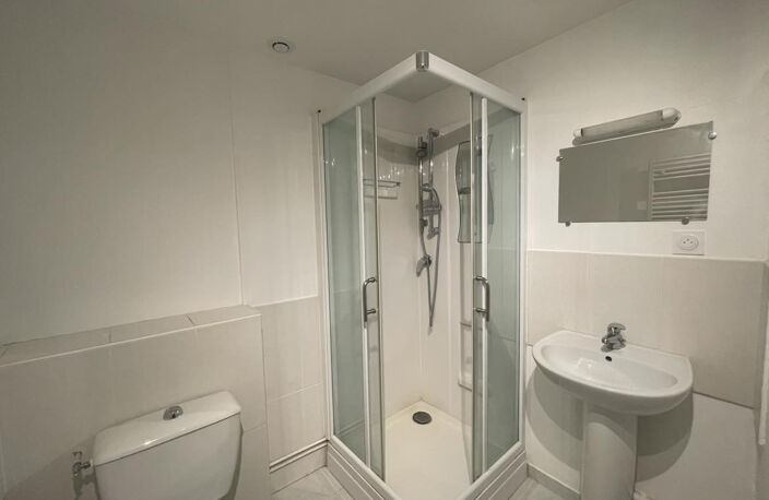 APPARTEMENT RENOVE PROCHE DU CENTRE — photo 3