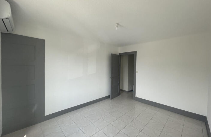 APPARTEMENT RENOVE PROCHE DU CENTRE — photo 4